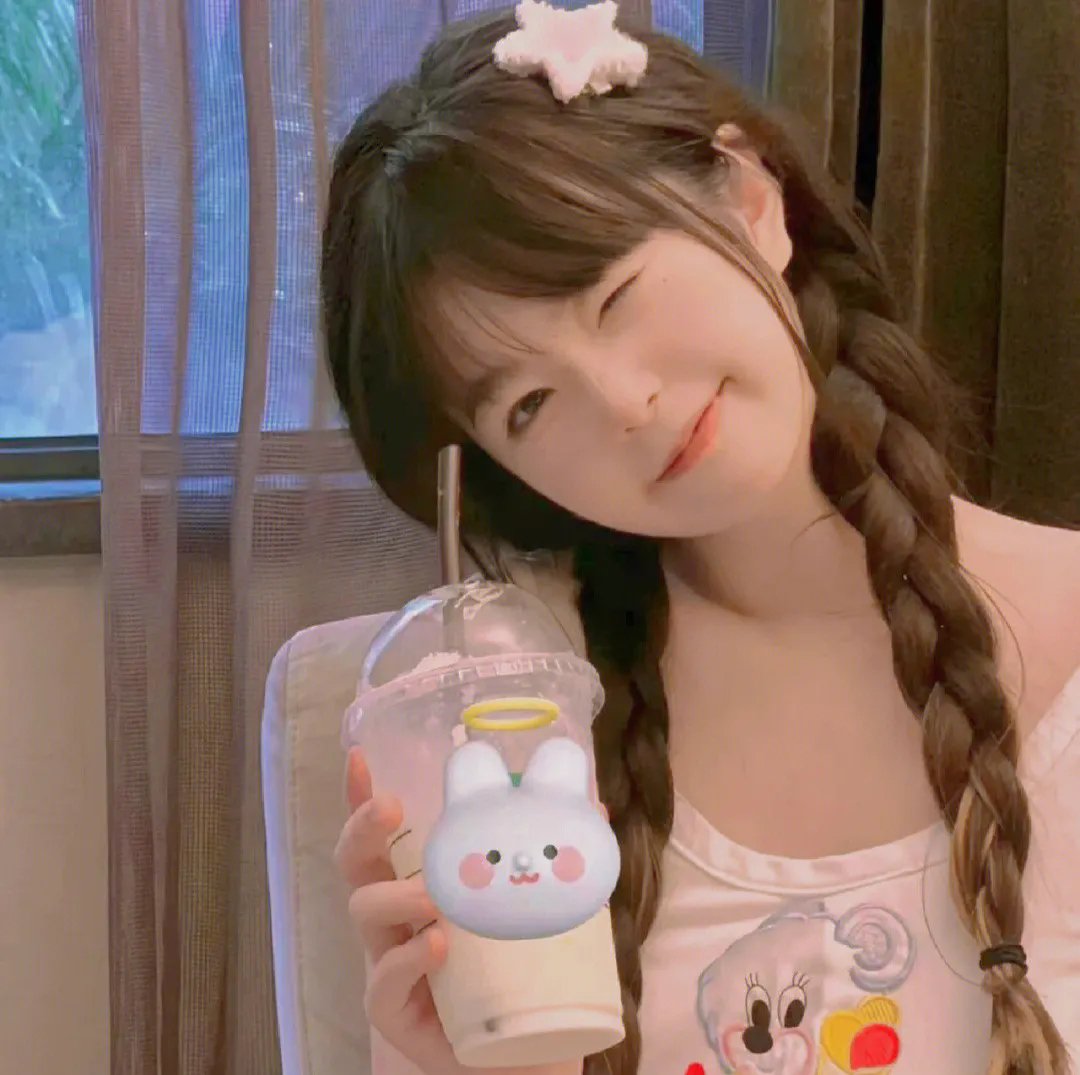 伴游女王